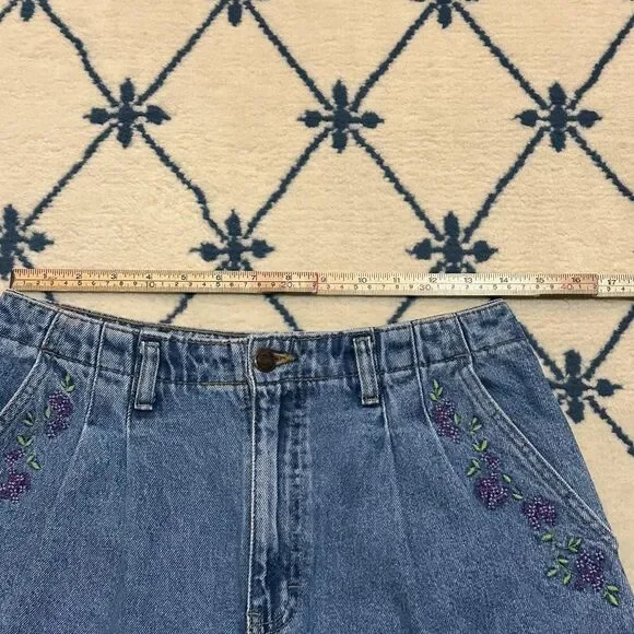 Vintage Embroidered Floral Denim Mom Shorts - Picture 4 of 8